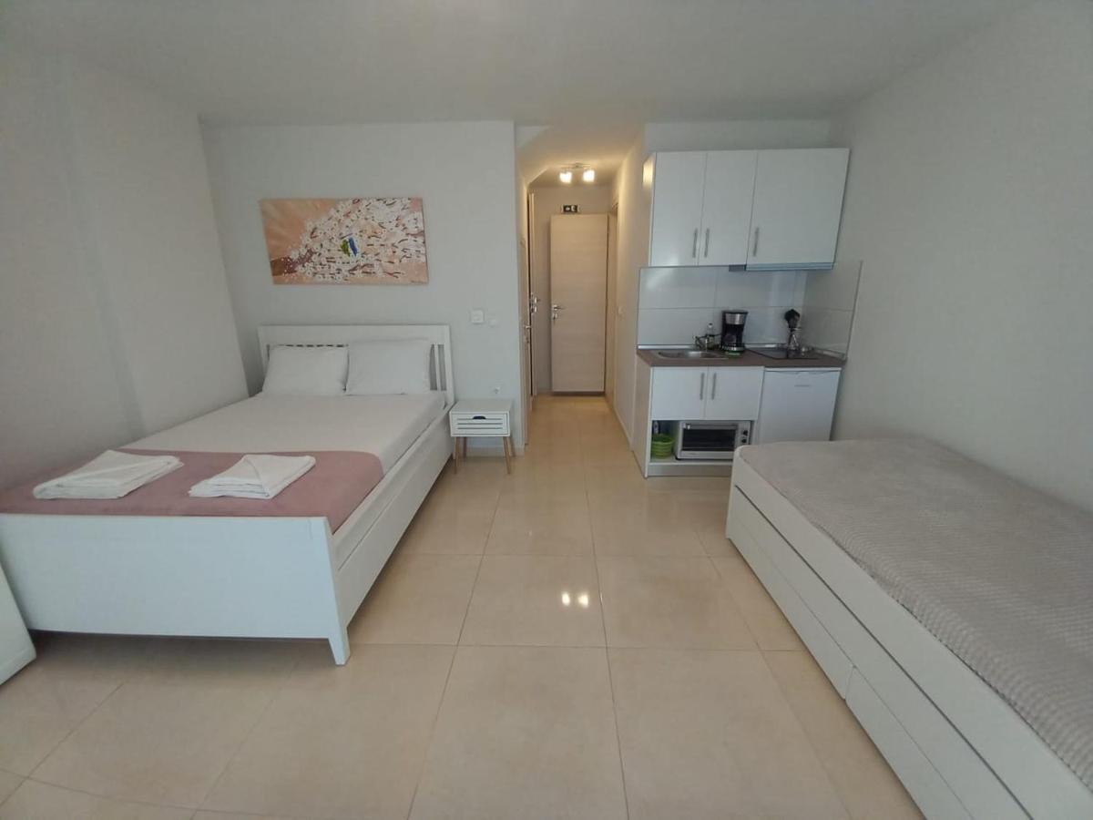 Elenis House Néa Péramos